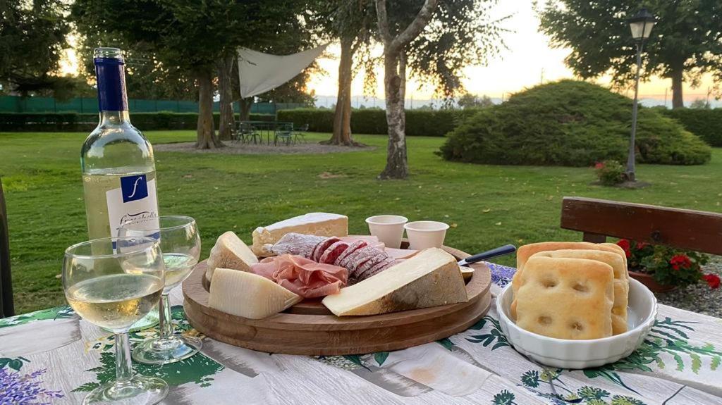 Cascina La Barona Bed & Breakfast Savigliano Exterior photo